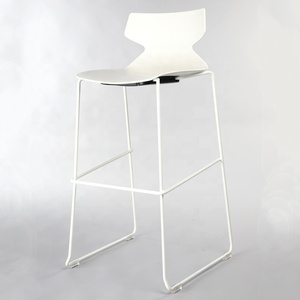 <span class=keywords><strong>Tabouret</strong></span> <span class=keywords><strong>de</strong></span> <span class=keywords><strong>bar</strong></span> empilable en acier moderne et contemporain conforme à la norme ANSI/BIFMA pour <span class=keywords><strong>bar</strong></span> à domicile - Meubles commerciaux durables et écologiques - Product Image 1