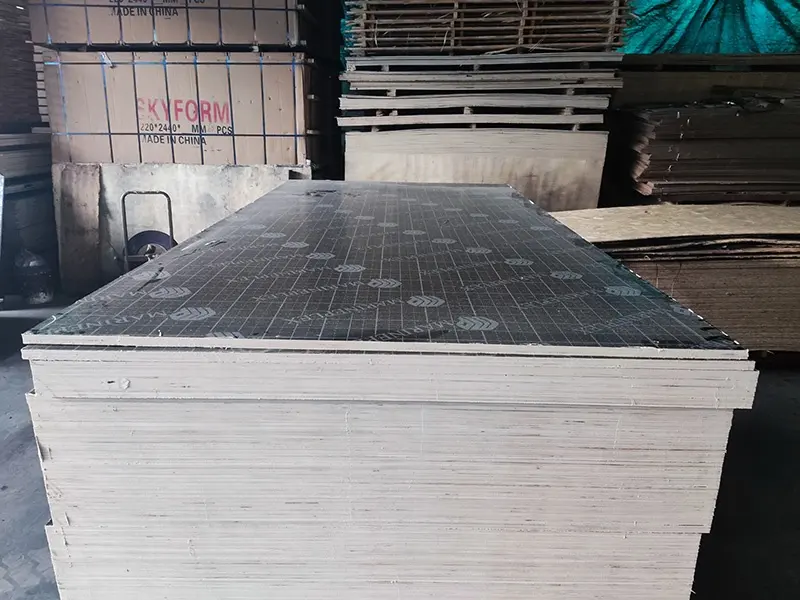 Wholesale 12/18mm Waterproof Film Faced Plywood Hardwood Core Plywood For Construction