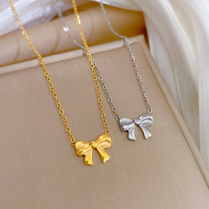 Collar de oro auténtico de titanio y acero de cuerpo completo, con diseño de arco sencillo, estilo minimalista y distintivo, para mujer, cadena de clavícula estilo INS. - Product Image 3