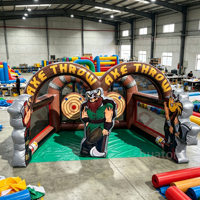 Jeu de lancer de hache gonflable commercial imperméable pour enfants, double piste, thème Viking, pour location de fête de carnaval en extérieur