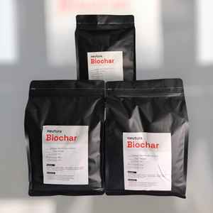 La biochar natural enriquece la estructura del suelo, apoya los microbios y ayuda a las plantas a crecer más fuertes y saludables cada día. - Product Image 5