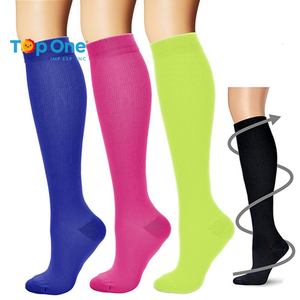 TopOne Nuevos calcetines de presión para ciclismo y correr al aire libre Calcetines largos de compresión - Product Image 1