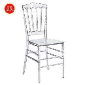 طقم طاولة وكراسي نابليون البسيط والعصري من مادة البولي كربونات، قابل للتكديس، مناسب للاستخدام الخارجي في الفيلات وحفلات الزفاف - Product Image 1