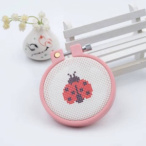 Kits de Bordado de Punto de Cruz Navideños Hechos a Mano para Niños, Llavero Educativo de Tela para Mochila - Product Image 2