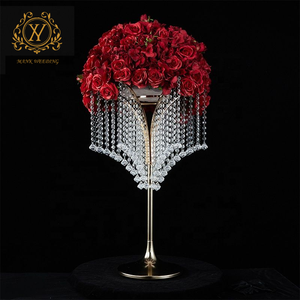 Centro de Mesa con Soporte de Flores de Cristal y Marco de Hierro Estilo Europeo, Decoración para Mesa Principal de Bodas, Fiestas y Eventos - Product Image 1