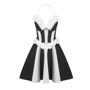 Robe de soirée mi-longue en satin respirant pour femme, sexy, dos nu, décolleté plongeant, ornée de strass, coupe ajustée, collection toutes saisons 2025 - Product Image 1