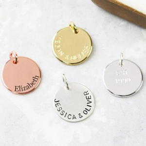 Pendentif rond vierge à estampillage personnalisé, lettre gravée monogramme, breloque à <span class=keywords><strong>disque</strong></span> en acier inoxydable pour femmes, accessoires - Product Image 3