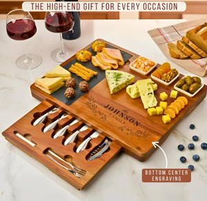 Set Papan Charcuterie Kayu Akasia Berkualitas Tinggi yang Dipersonalisasi dengan Pisau Stainless Steel - Product Image 5