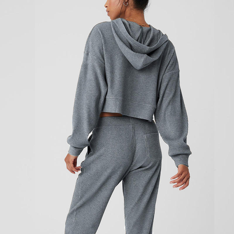 ชุดสูทสีเทา