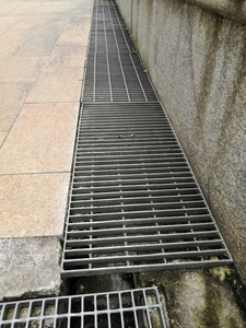 Grille <span class=keywords><strong>de</strong></span> drainage en acier galvanisé à fentes, couvercle <span class=keywords><strong>de</strong></span> tranchée robuste, anti-corrosion, pour système <span class=keywords><strong>de</strong></span> drainage <span class=keywords><strong>de</strong></span> parking et allée - Product Image 3