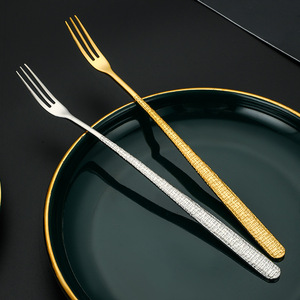 Juego de tenedor y cuchara para hielo de acero inoxidable 304 con patrón de diamante, mango largo, pulido, duradero, para uso doméstico, en bares y en cocinas occidentales. - Product Image 2