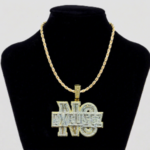 AMBER JEWELS Pendentif Lettre 'No Excuses' en Or massif 14K, avec micro-pavé de zircon cultivé en laboratoire, serti clos en alliage de zinc plaqué or 14K, style Hip - Product Image 1