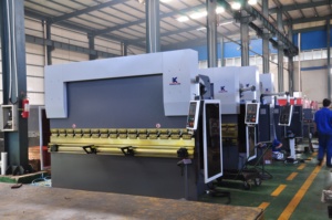 Prensa Plegadora Hidráulica CNC Sincronizada de Alta Resistencia con Herramientas de Engranajes Duraderas, Máquina Industrial <span class=keywords><strong>para</strong></span> Procesamiento de Placas de Acero Inoxidable - Product Image 2