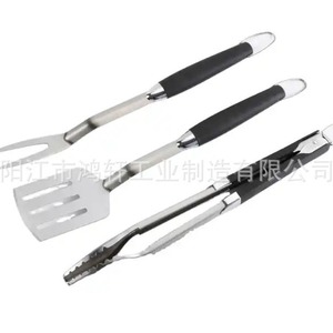 ชุดอุปกรณ์บาร์บีคิวสแตนเลส 3 ชิ้น ตะหลิว คีมคีบ พร้อมด้ามจับ TPR สำหรับพลิกอาหาร ทนทาน ผลิตที่เมืองหยางเจียง - Product Image 1