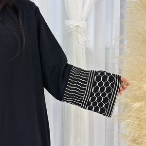 2025 Dubai UAE vendita calda ricamo modello polsino lungo aperto tessuto di lino traspirante estate Abaya per le <span class=keywords><strong>donne</strong></span> - Product Image 5