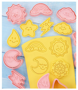 Molde de Galletas con Diseño de Nubes y Dibujos Animados, Moldes de Plástico para Hornear Pasteles con Forma de Luna y Estrellas, Caja de 8 Piezas - Product Image 2