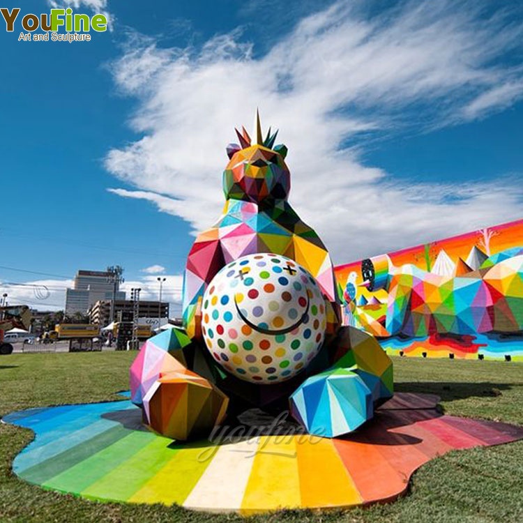 Outdoor Large Size Fiberglass Colorful Smiling King Bear Sculpture