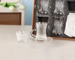 Bán buôn 2023 mới nhất mô hình Vàng-bạc thiết kế mới Arabic Glass Tea cups và chiếc đĩa bộ tốt nhất bán buôn