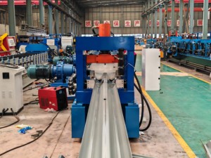 Macchina Professionale ad Alta Velocità per la Formatura di Guardrail Stradali per la Fabbricazione di Barriere di Sicurezza Autostradali - Product Image 2