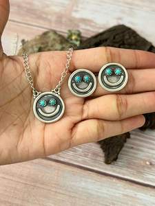 Ensemble collier et boucles d'oreilles en argent sterling fait main pour femmes, avec turquoise Kingman, motif smiley, pour cadeau - Product Image 3