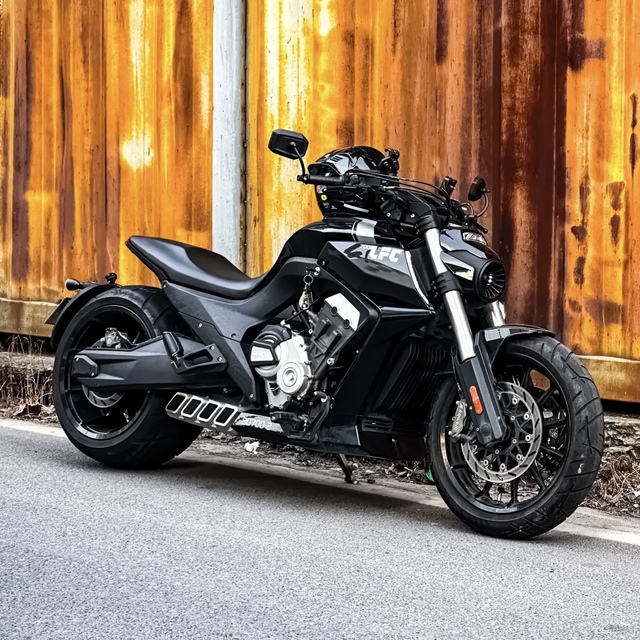 Top Quality Used Benda LFC700 Gasoline Cruiser Futuristic Design Low-Mileage Secondhand Cruiser Motorcycle with ABS