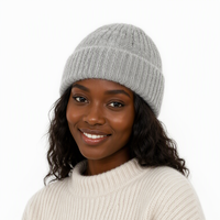 Bonnet en laine et coton rayé minimaliste de qualité supérieure, couleur unie, 19% RMS Mohair, 15% RWS Laine, pour la mode automne-hiver des femmes