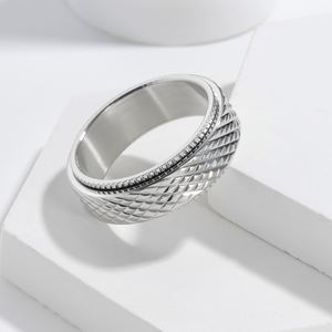 Anillo Giratorio de Acero Inoxidable de Alta Calidad de 8MM con Patrones Grabados, Venta al por Mayor, Estilo Hip Hop, Logotipo Personalizado, Sin Deslustre, para Hombre - Product Image 5