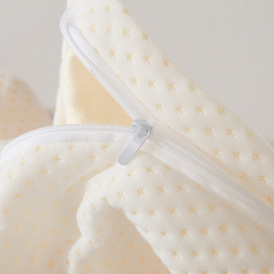 Almohada Ortopédica Lavable Estándar OEM de Marca Privada Personalizada con Forma de Mariposa y Espuma Viscoelástica - Product Image 5
