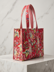 Bolso Tote Acolchado Boho Rojo con Estampado Floral, Bolso de Hombro de Tela Hecho a Mano, Bolso Grande Estético para Mujer con Cierre - Product Image 2