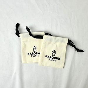 Sac biodégradable en coton biologique personnalisé avec broderie, cordon noir et logo de marque estampé à chaud – Prix compétitif - Product Image 6