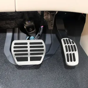 Pedales de pie de coche de acero inoxidable para Mitsubishi Outlander 4 2022 2023-2025 pedales de acelerador accesorios de cubierta de Pedal de freno - Product Image 3