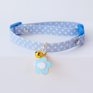 Pet <span class=keywords><strong>Polka</strong></span> <span class=keywords><strong>Dot</strong></span> Blumen halsband mit Glocke für kleine Katzen und Hunde Sicherheits clip Halskette Helle Farbe Zubehör - Product Image 4