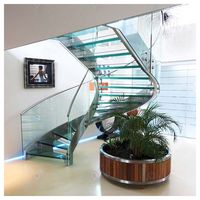 Escalier courbé rond moderne Prima pour zone d'exposition commerciale