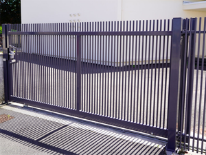 공장 직접 판매 자동 서스펜션 접이식 게이트 야외 게이트 알루미늄 전기 자동 슬라이딩 접이식 메인 게이트 디자인 - Product Image 4