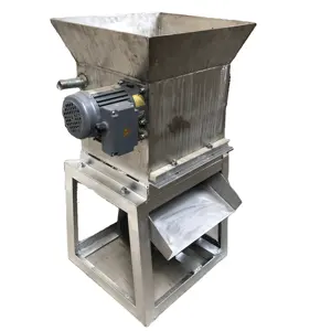 Small scale cassava grater machine for making cassava flour Machine a raper le manioc a petite echelle pour faire de la farine