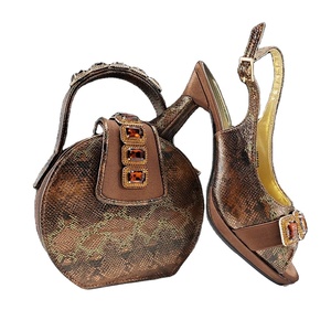 Borsa <span class=keywords><strong>scarpe</strong></span> stile classico Set di <span class=keywords><strong>scarpe</strong></span> da donna in pelle sintetica di alta qualità abbinata borsa 1 Set - Product Image 1