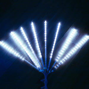 Lumières LED d'extérieur pluie de météores solaires lumières de sept couleurs vacances décoration de cour de Noël lampes suspendues d'arbre - Product Image 3