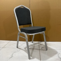 Chaise de banquet de haute qualité pour hall d'hôtel, chaise Mitre économique pour la location, chaise d'hôtellerie empilable, chaises de banquet d'hôtel en gros