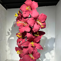 Fleur géante en EVA colorée et imperméable, idéale pour la décoration extérieure, les événements et les décors, personnalisable en usine