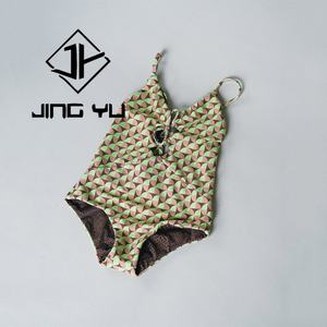 Traje de Baño Profesional al por Mayor, Traje de Baño Hawaiano Reversible de Nailon Reciclado, Traje de Baño Estampado de Alta Calidad - Product Image 4