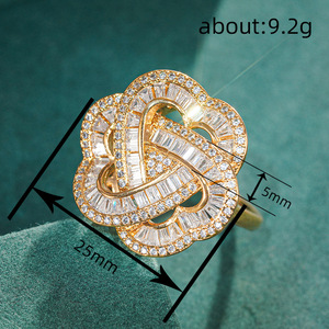 Anello a Forma di Cuore con Tre Petali per Donne, Delicato Gioiello da Dito in Stile Principessa alla Moda - Product Image 4