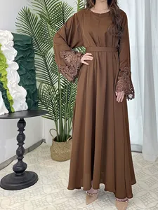 Robe Abaya personnalisable en couleur unie avec poignets en dentelle florale et fermeture éclair sur le devant, vêtements islamiques pour femmes grandes tailles - Product Image 6