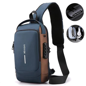 Bolsa de Ombro Masculina à Prova d'Água, Bolsa de Peito para Motocicleta com Fecho, Logo Personalizado, Bolsa Crossbody Antifurto com USB - Product Image 3