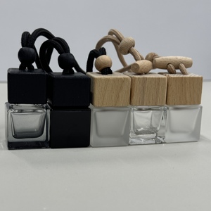 Logotipo personalizado 8ml Gradiente Negro Frosting Forma cuadrada Coche Colgante Difusor Botella de perfume de vidrio con tapón de rosca de madera - Product Image 5