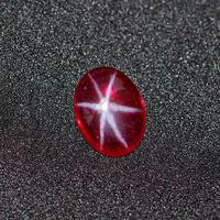 Fabrication de pierres précieuses synthétiques de haute qualité en vrac rubis ovale convexe étoile rubis plat pour bijoux personnalisés