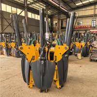 Machinerie d'excavation multifonctionnelle avec grappin à arbres intégré pour l'opération de préhension, de déplacement et de chargement d'arbres