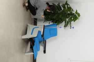 अच्छी गुणवत्ता वाली इलेक्ट्रिक लक्जरी जलसेक चेयर चिकित्सा रक्त संग्रह और 4 स्टैंड के साथ डायलिसिस चेयर - Product Image 5