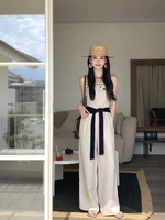 Combinaison longue élégante et ajustée pour femme en lin brodé personnalisable, idéale pour les pantalons décontractés à bretelles en été