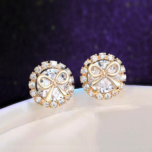 Orecchini a perno E3682 con cristalli dorati, design a fiocco, da donna, per tutti i giorni, in lega di zinco con incastonatura a castone, gioielli graziosi - Product Image 3