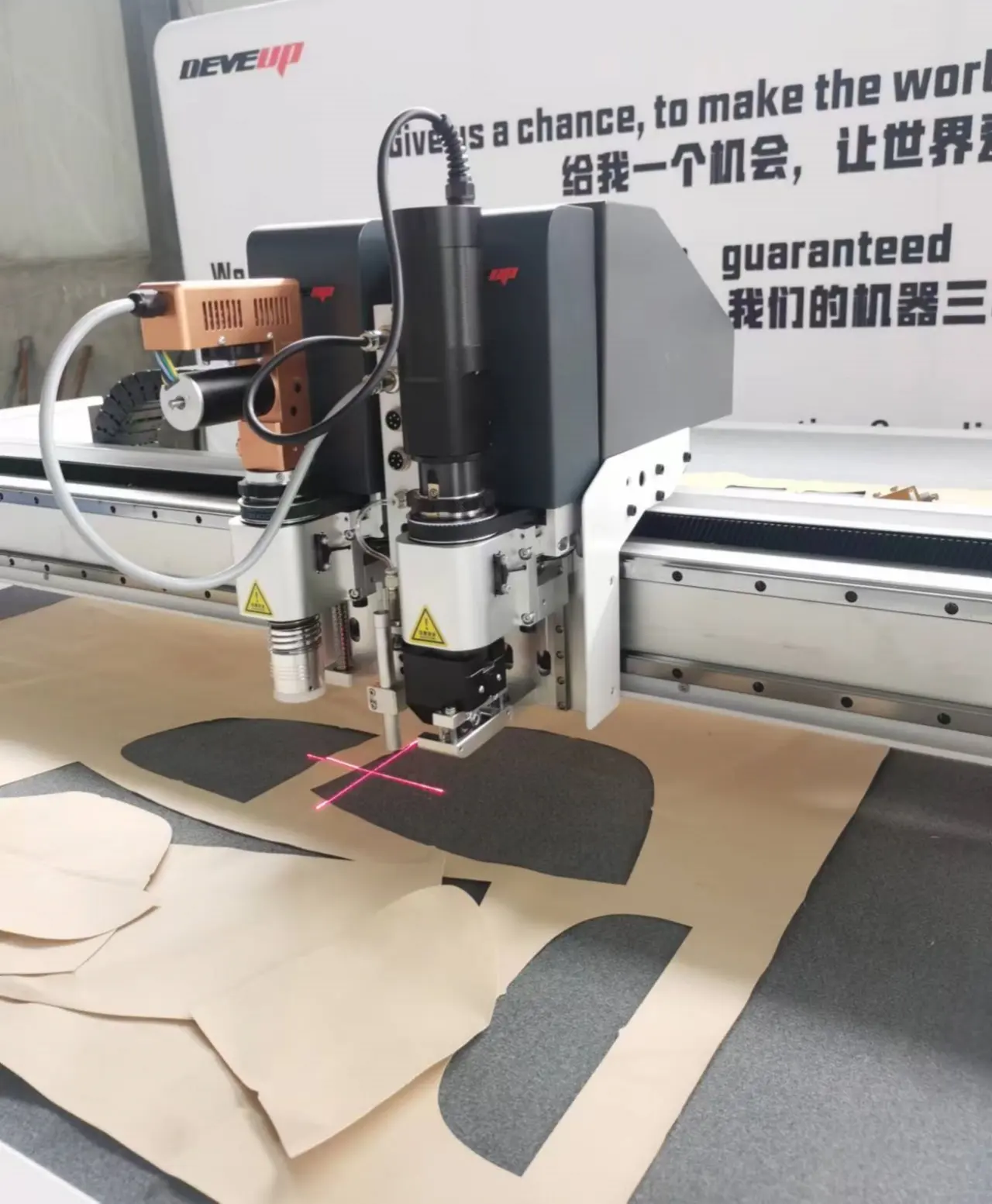 Fabric Cloth Fiberglass Carbon Fiber Prepreg Leather Automatic Digital Cutting Plotter Machine